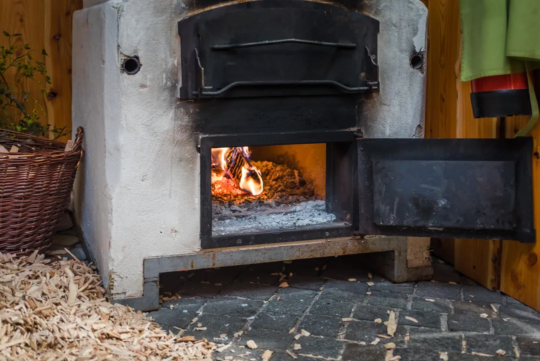 Holzfeuer in unserem Backofen