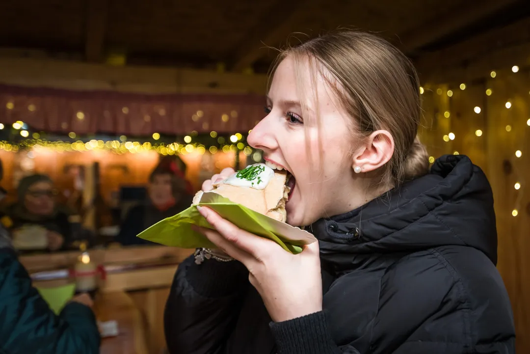 Biss in ein frisches Hamelner Handbrot