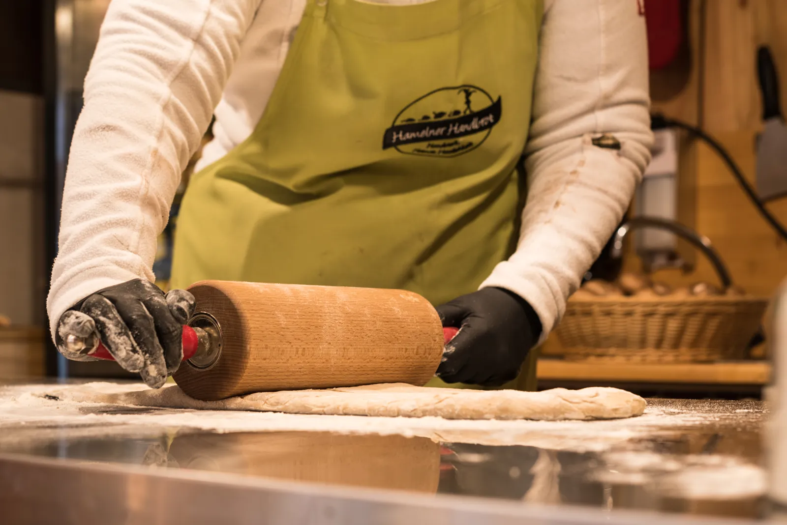 Der Teig wird ausgerollt